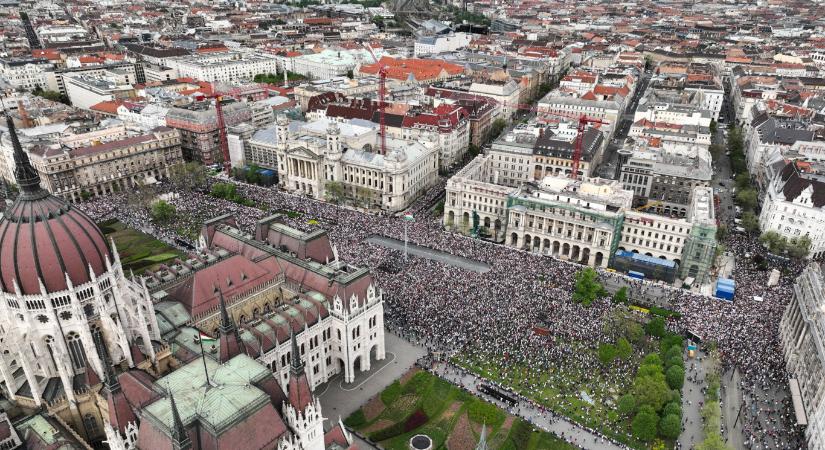 A Kossuth térre összehívott tömegdemonstráció új műfajt teremtett a tüntetéskultúrában