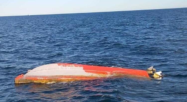 Egy robbanóanyaggal megrakott, legénység nélküli csónakot találtak a román partoknál