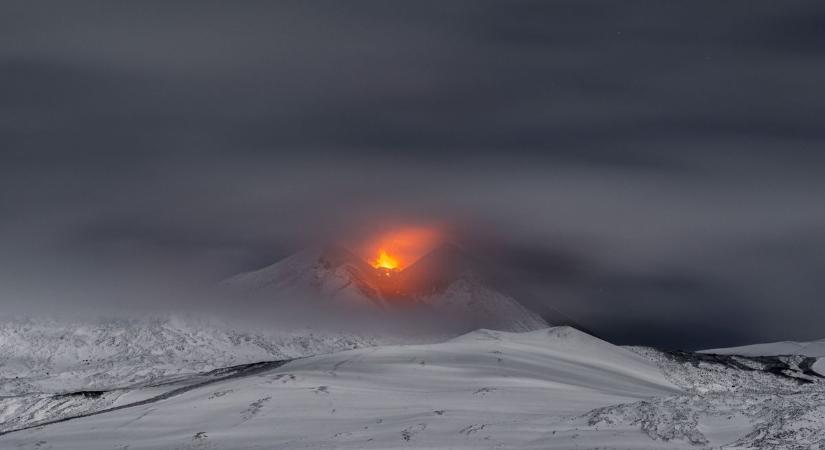 Rendkívül ritka jelenséget kaptak lencsevégre az Etna vulkánnál  videók