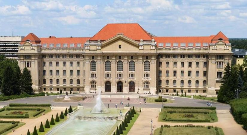 Tudományos életpályát népszerűsítő ösztöndíjakat hirdetett a Debreceni Egyetem