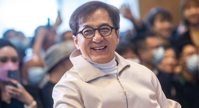 Jackie Chan több mint ötven éve töri magát a szórakoztatásunkra, most már inkább musicalekben szerepelne