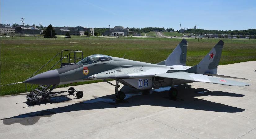 De mit keres két MiG-29-es az illinois-i Quincy repülőterén?