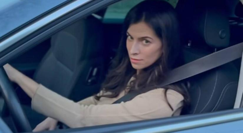 Asszonyok, lányok! Aki tud autót vezetni, makog angolul és a villanykörte sem fog ki rajta, az lehet a Fidesz főpolgármesterjelöltje
