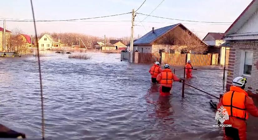 Már több mint hatezer ház van víz alatt Oroszországban a súlyos áradások miatt