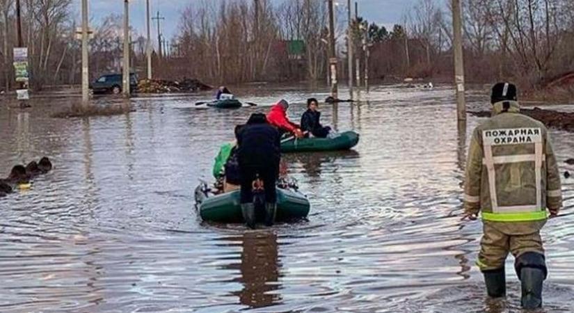 Egyre több épületet ér el az áradás az oroszországi gátszakadás miatt