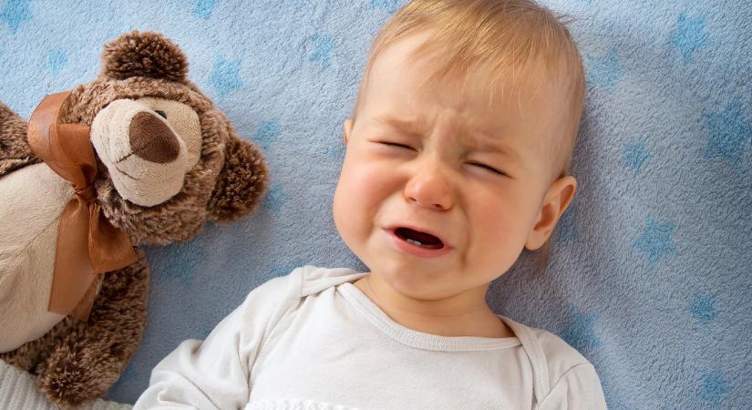 Miért sírnak alvás közben a babák?
