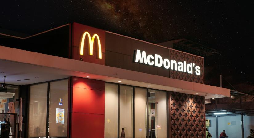Miért lett olyan komor a McDonald’s kinézete? Hol vannak már azok a színes éttermek?