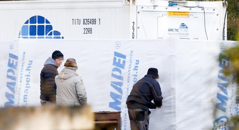 Halotthűtőt állítottak Szombathelyen – A Markusovszky kórház számára lesz biztonsági tartalék