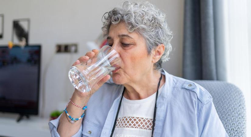 Az anyósom nem fogyókúrázott, csak elkezdte így inni a vizet: hetek alatt lefogyott