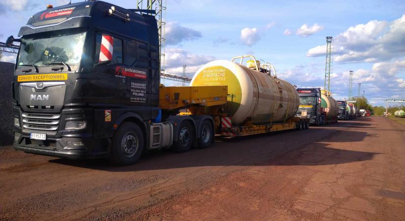 Lengyel kamionokkal szállítják el az Eperjeske-Rendezőn rekedt orosz tehervagonokat