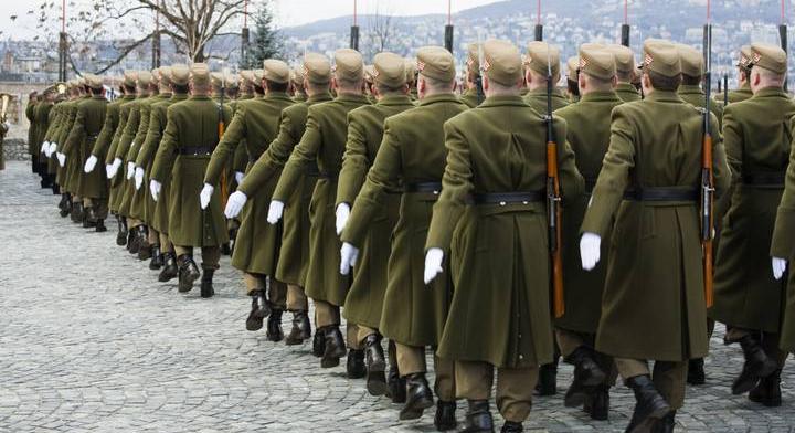 Fokozódik a készültség az Unióban, már nőket is besoroznának