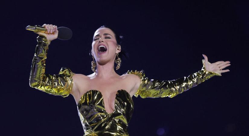 Katy Perry majdnem megfulladt a kamerák előtt - videó