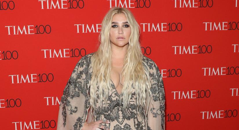 Kesha egy átlátszó, párducmintás ruhában tündökölt, Jonah Hill megmutatta felsőtestét 40 kilogrammos fogyása után