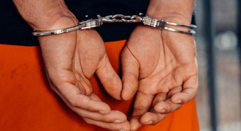 Meghosszabbították a szexuális kényszerítéssel gyanúsított gazdagréti óvodapedagógus letartóztatását