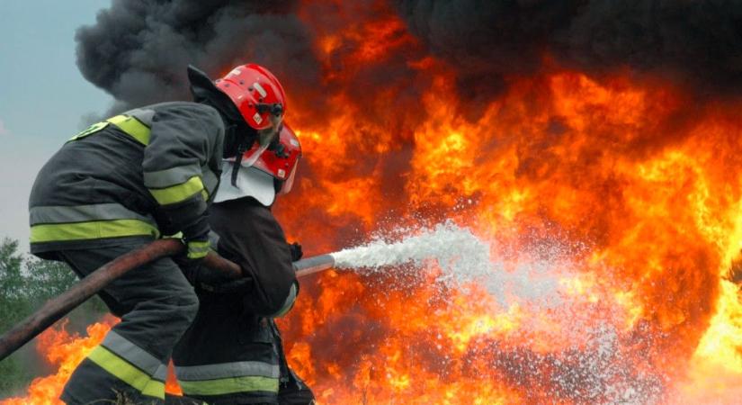 Szemét és több száz autógumi égett Miskolcon