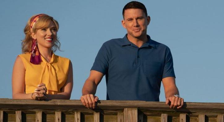 Scarlett Johansson és Channing Tatum romantikáznak és megrendezik a hamis holdra szállást – trailer
