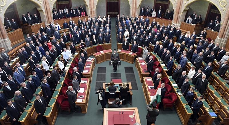 OGY – A digitális állam megvalósításával összefüggő törvényjavaslatot tárgyalja a parlament
