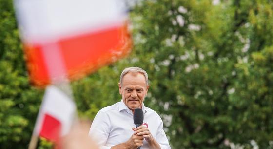 Lengyel választások: Tuskék győztek, pedig Kaczynski pártja kapta a legtöbb szavazatot