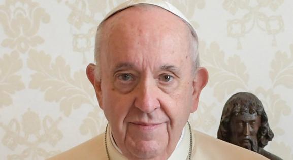 Ferenc pápa és a Vatikán elítéli a béranyaságot, a nemváltást és a genderelméletet is