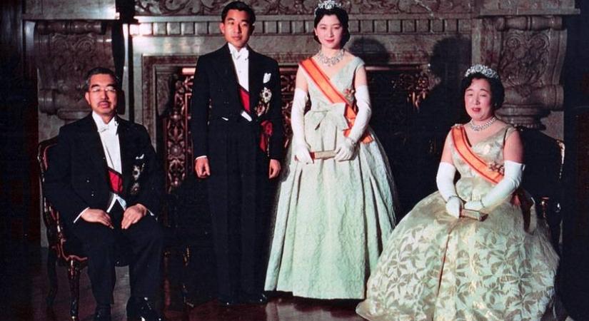 Egy lisztgyáros lányába szeretett bele a japán császár - Így él ma Soda Micsiko, az első közrendű császárné