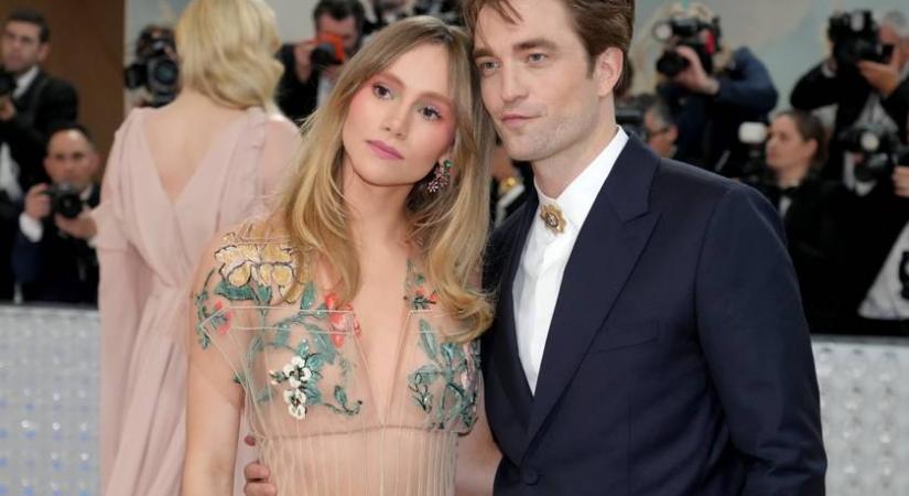 Robert Pattinson párja fehérneműben mutatta meg szülés utáni alakját: Suki pár héttel ezelőtt szült