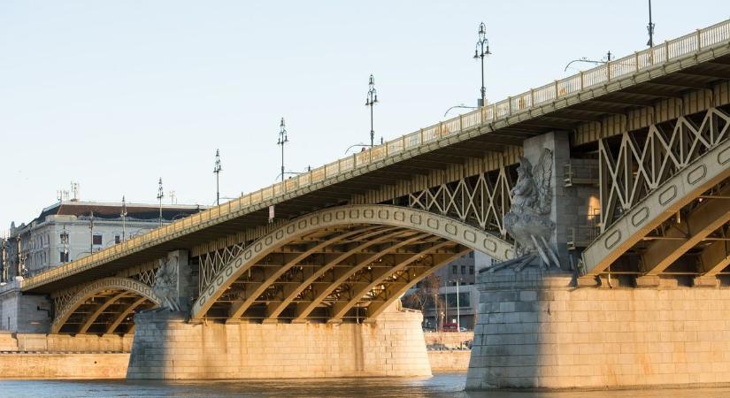 Szégyellte magát: leugrott a Margit-hídról egy idős férfi