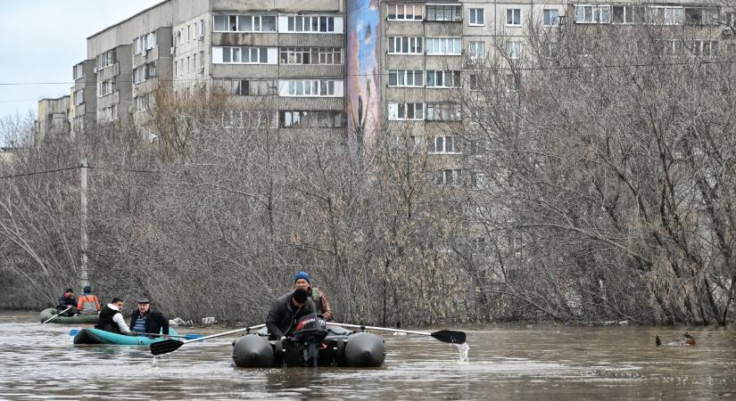 Már több mint 100 ezer embert menekítettek ki az oroszországi és kazahsztáni áradások miatt