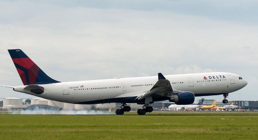 Szexuálisan bántalmazta az egyik utast a légitársaság alkalmazottja, miközben az a gépen aludt