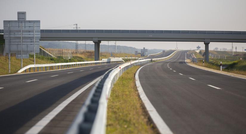 Leszakadt vezeték miatt lezárták az M7-es autópálya kivezető szakaszát