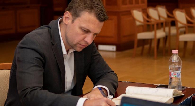 A Fidesz kommunikációs igagatója szerint jogos kirúgni valakit a véleményéért