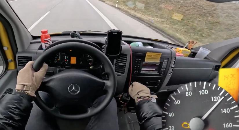 Megküldtek egy Merci Sprintert a német autópályán. Mit tippelsz, mennyit megy?