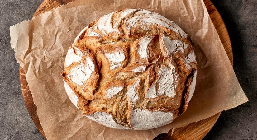 Rusztikus francia kenyér: ropogós kéreg borítja