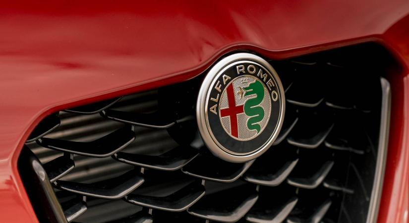 Elállt a szavunk: kiszivárgott a legújabb Alfa Romeo
