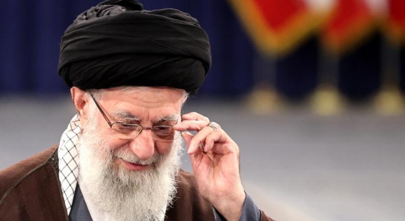 Izrael megbüntetéséről beszélt az iráni ajatollah a nagykövetséget ért légicsapás után