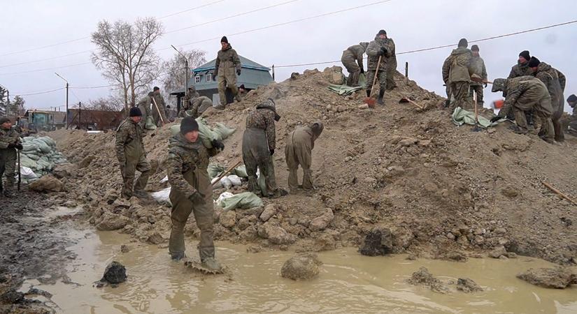 Százezrek menekülnek az áradások miatt Kazahsztánban