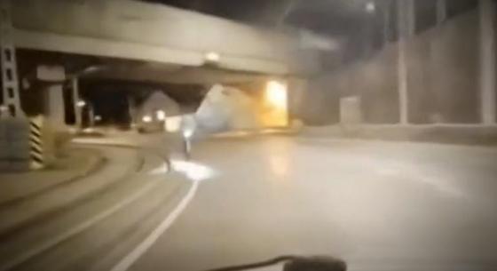 A forgalommal szemben hajtott egy rolleres a Rákóczi hídon, centiken múlt, hogy nem csapták el – videó