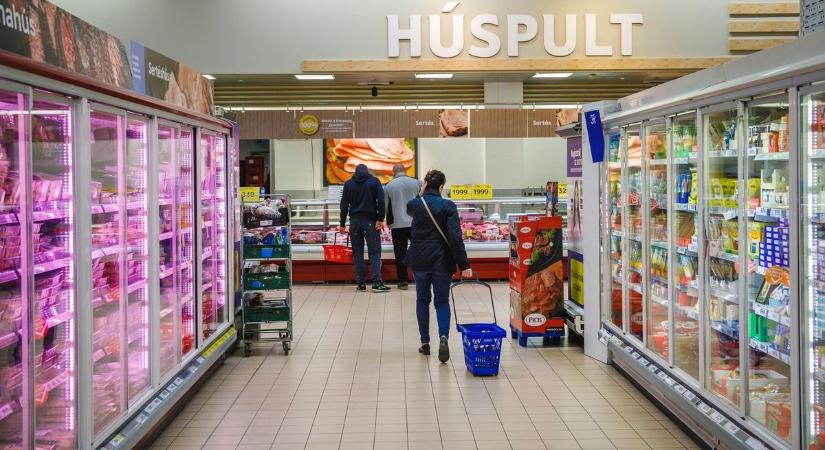 Van okuk visszatérni a magyaroknak a boltokba: egyre távolabbi az eszeveszett drágulás