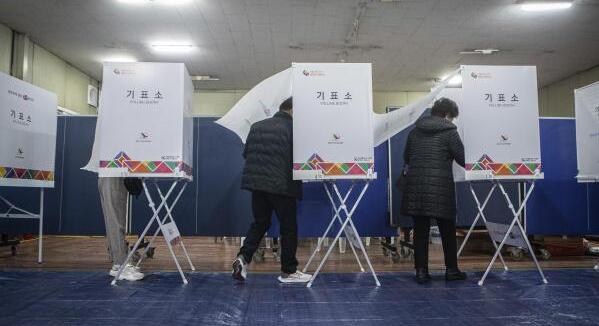 Parlamenti választások zajlanak Dél-Koreában