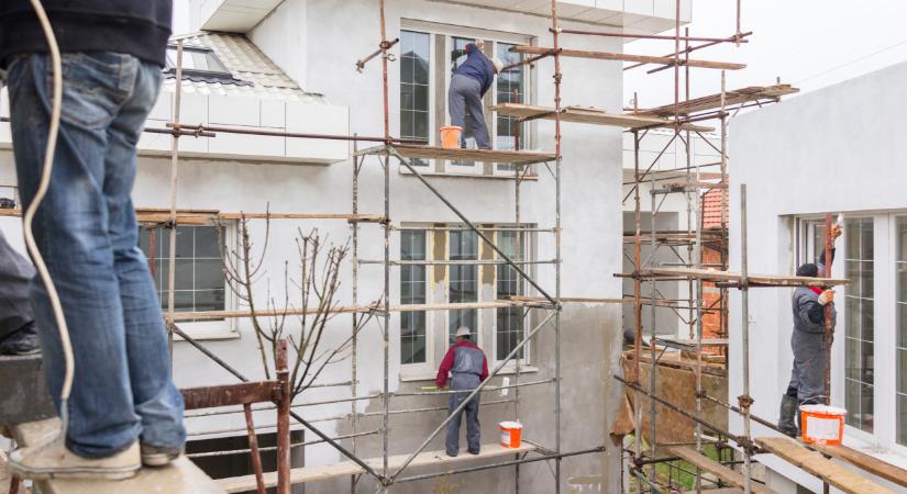 Megszólalt az államtitkár: ekkor indulhat új otthonfelújítási korszerűsítési program