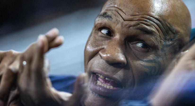 Tyson erődemonstrációt tartott harminc évvel fiatalabb ellenfelének  videó