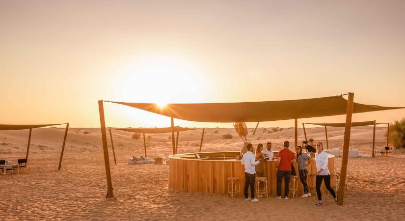 Különleges tábor a sivatag közepén Dubai mellett