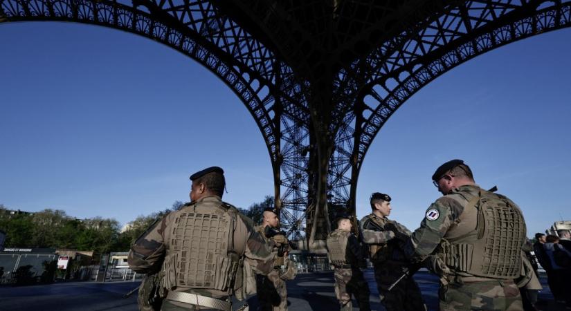 Több tízezer katonával és rendőrrel készülnek a franciák a párizsi olimpiára a terrorveszély miatt