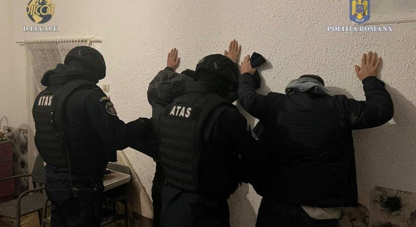 Kábítószerkereskedés miatt tartóztattak le egy rendőrt Maros megyében