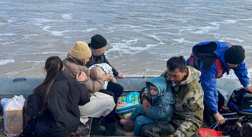 Csaknem százezer embert kellett kimenekíteni Kazahsztánban az árvíz miatt