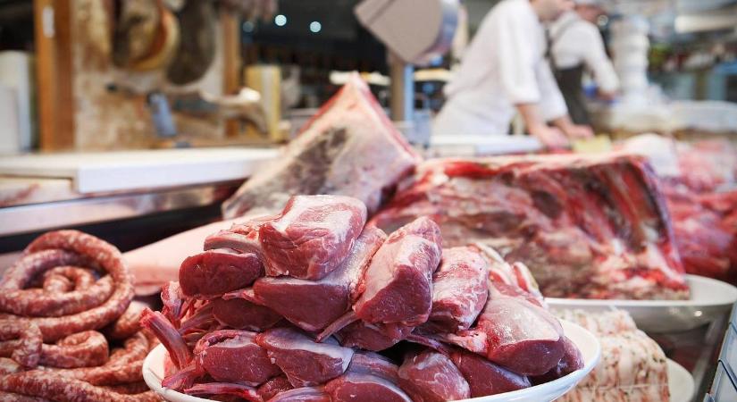 Drágulnak a húsok: az önköltségi árak emelkedése és a feldolgozók nehézségei állnak a háttérben