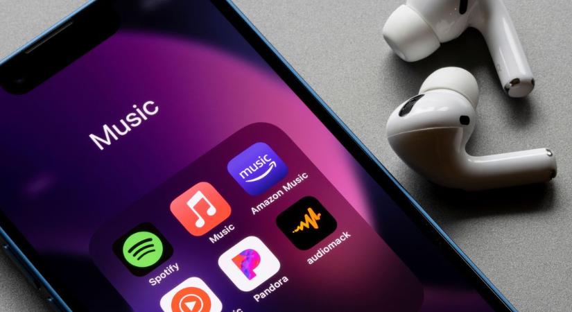 Zenei streaming-szolgáltatások miatt is büntetik az Apple-t
