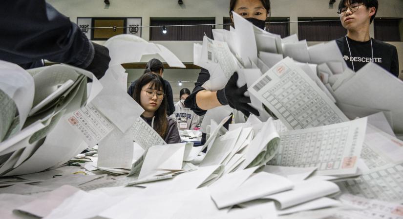 Pártja súlyos választási veresége után benyújtotta lemondását a dél-koreai miniszterelnök