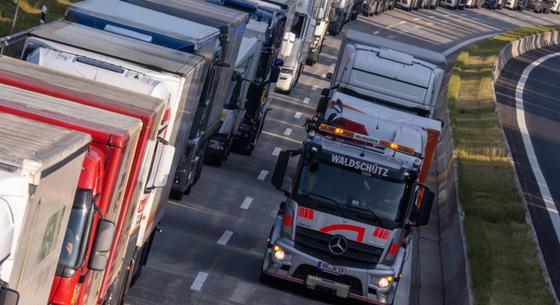 Gyakorlatilag nulla károsanyag-kibocsátású kamionokat és buszokat akar az EU
