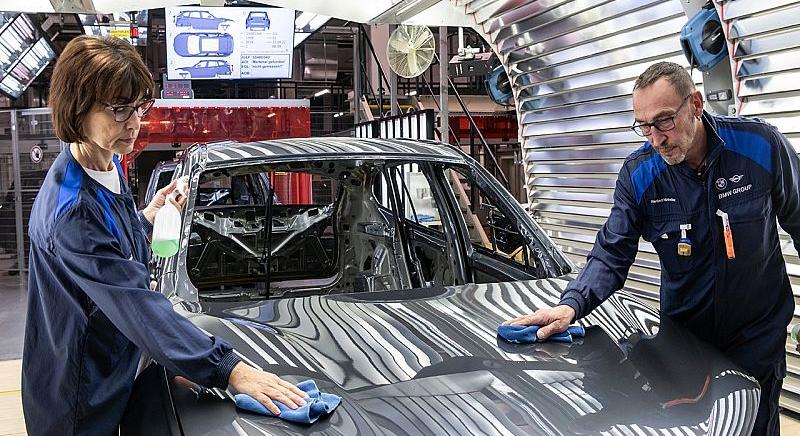 Küzdenek a kínai eladásokkal a prémium német autógyártók