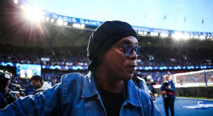Ronaldinho felbukkant Párizsban – vajon kinek drukkolt?